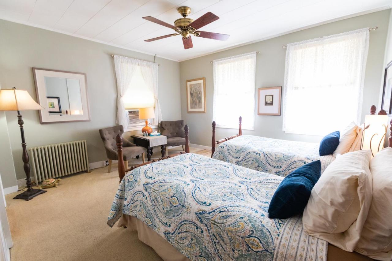 Waybury Inn East Middlebury Экстерьер фото